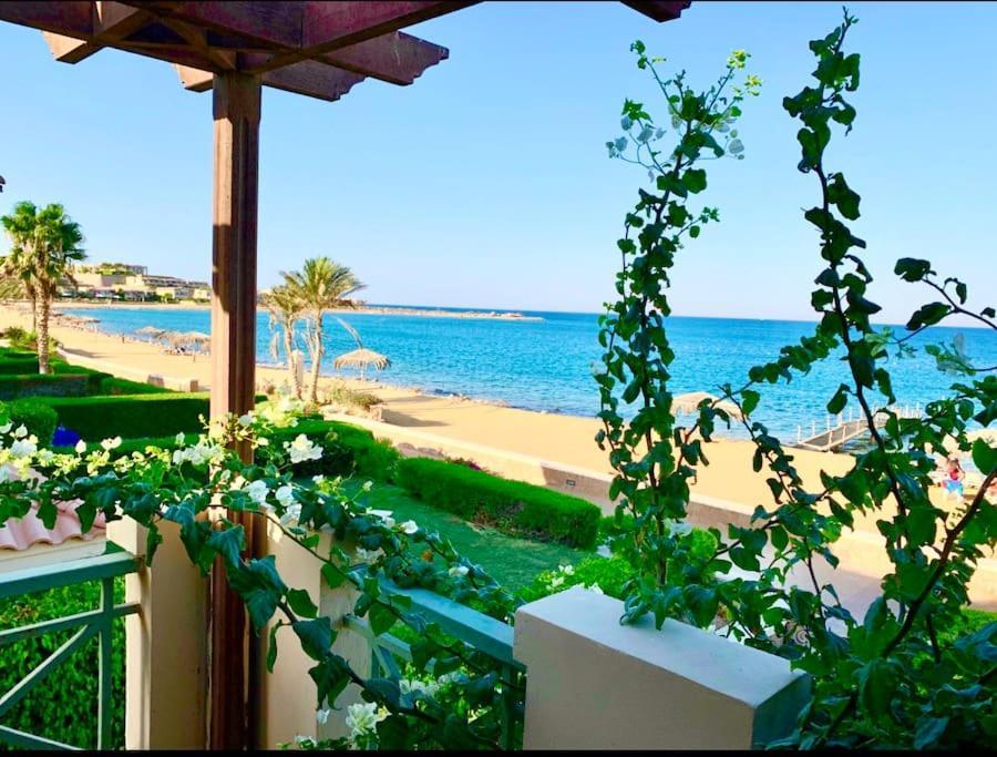 הוילה עיין סוחנה Amazing Beachfront Townhouse Chalet Ain Sokhna מראה חיצוני תמונה