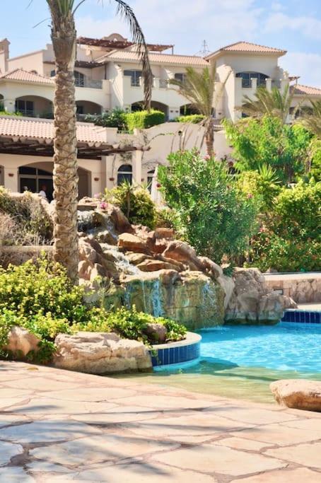 הוילה עיין סוחנה Amazing Beachfront Townhouse Chalet Ain Sokhna מראה חיצוני תמונה